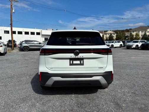 Pure White 2027 Volkswagen Tiguan 2.0T SE