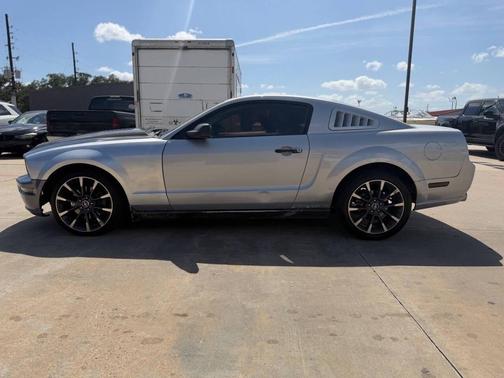 Tungsten Gray Clearcoat Metallic 2006 Ford Mustang GT