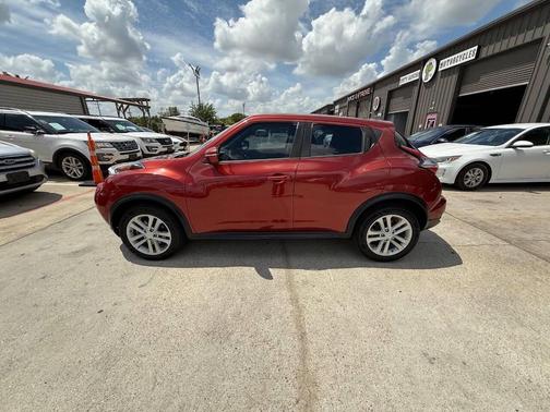 Cayenne Red 2016 Nissan Juke SV
