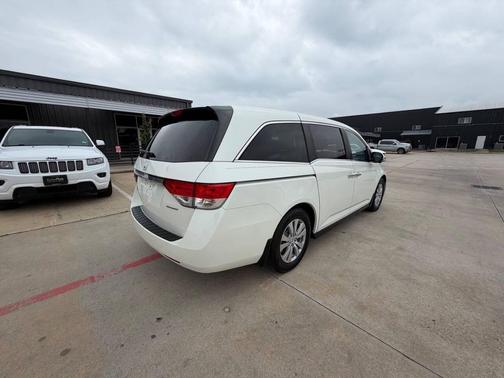 White Diamond Pearl 2016 Honda Odyssey SE