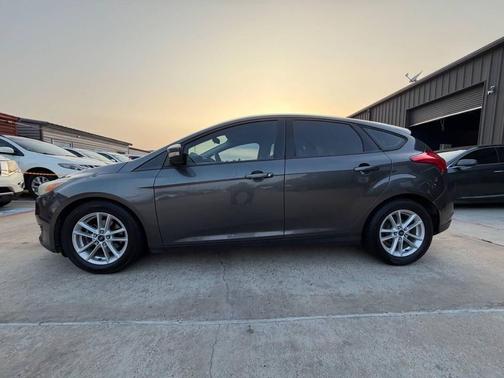 Ingot Silver 2017 Ford Focus SE