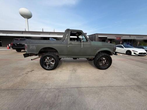 Green 1992 Ford Bronco Custom 2dr 4WD SUV