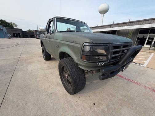 Green 1992 Ford Bronco Custom 2dr 4WD SUV