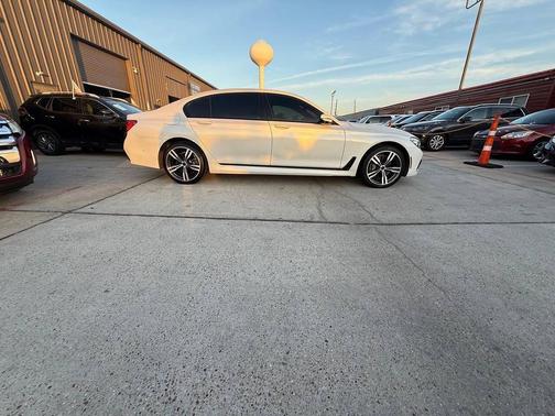 Alpine White 2017 BMW 740 740i 4dr Sedan