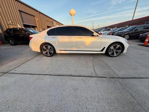 2017 BMW 740 740i 4dr Sedan