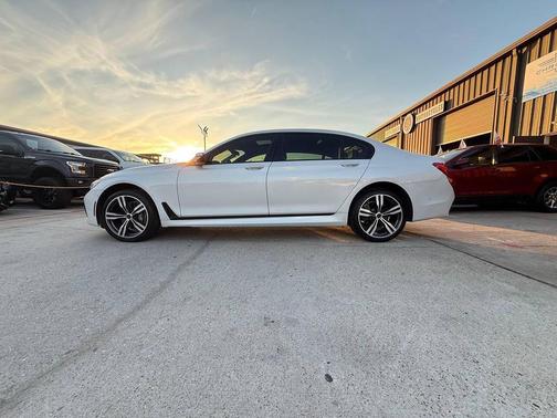 2017 BMW 740 740i 4dr Sedan
