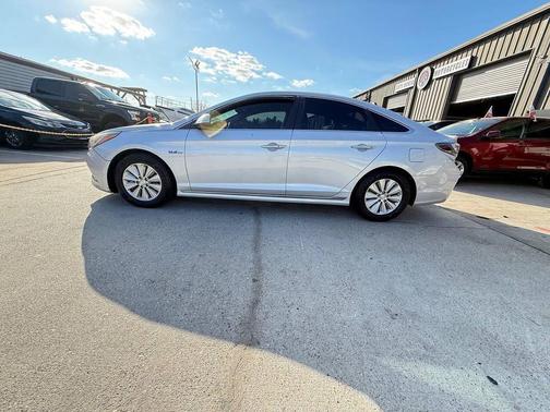 2016 Hyundai SONATA Hybrid SE