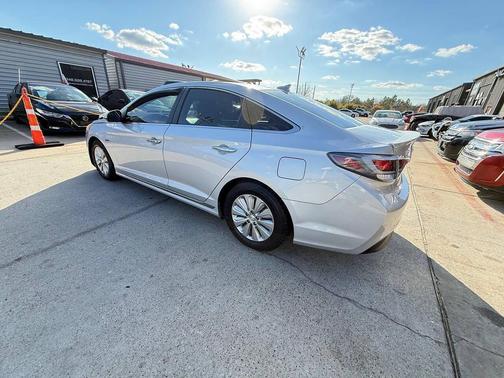 2016 Hyundai SONATA Hybrid SE