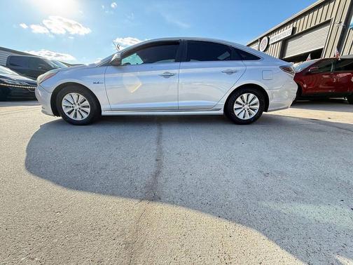 2016 Hyundai SONATA Hybrid SE