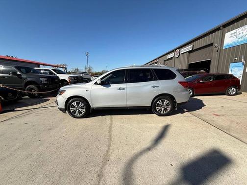 2017 Nissan Pathfinder SV