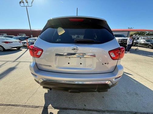 2017 Nissan Pathfinder SV