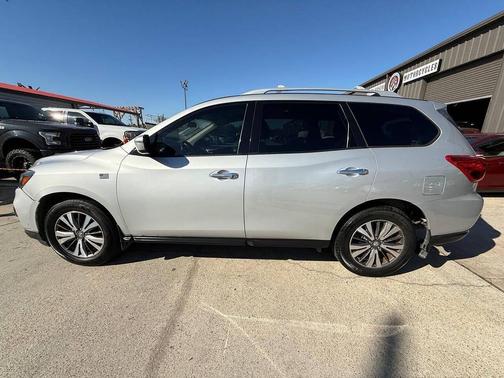 2017 Nissan Pathfinder SV