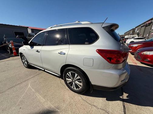 2017 Nissan Pathfinder SV