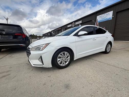 2019 Hyundai ELANTRA SE