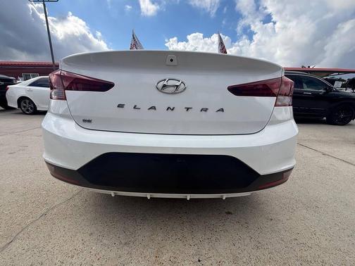 2019 Hyundai ELANTRA SE