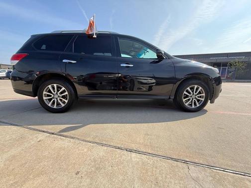 2016 Nissan Pathfinder S