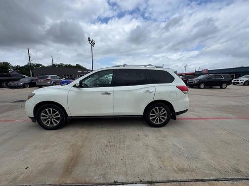 Glacier White 2016 Nissan Pathfinder SV