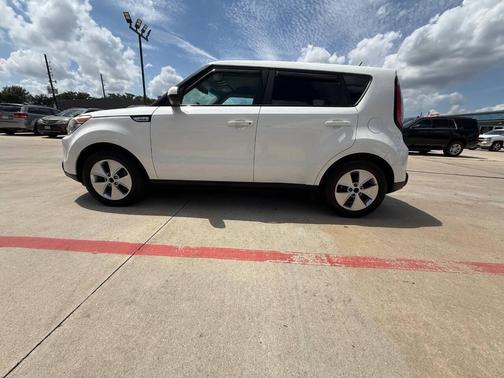 Clear White 2016 Kia Soul Base