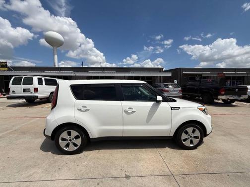 Clear White 2016 Kia Soul Base