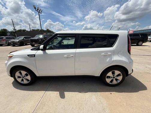 Clear White 2016 Kia Soul Base