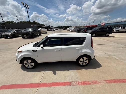 Clear White 2016 Kia Soul Base