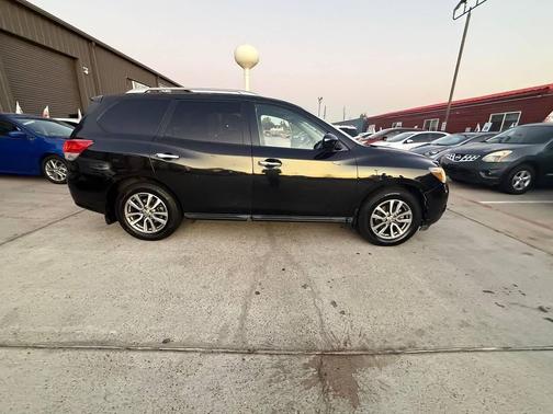 2016 Nissan Pathfinder SV