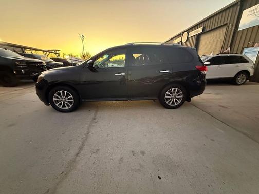 2016 Nissan Pathfinder SV