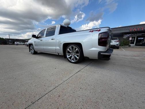 Silver Ice Metallic 2018 Chevrolet Silverado 1500 1LT