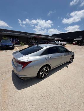 Shimmering Silver Pearl 2021 Hyundai ELANTRA SEL