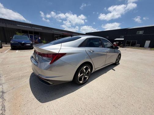 Shimmering Silver Pearl 2021 Hyundai ELANTRA SEL