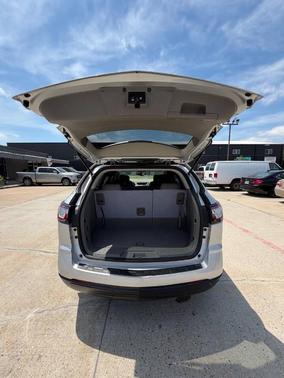 Silver Ice Metallic 2015 Chevrolet Traverse LS
