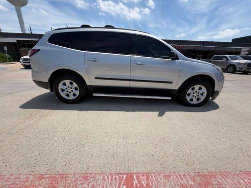 Silver Ice Metallic 2015 Chevrolet Traverse LS