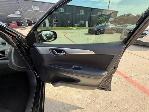 Super Black 2019 Nissan Sentra SV