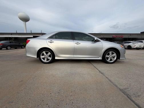 Classic Silver Metallic 2012 Toyota Camry SE