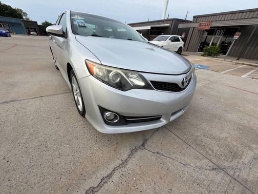 Classic Silver Metallic 2012 Toyota Camry SE