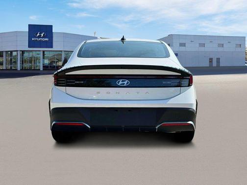 2025 Hyundai SONATA SE