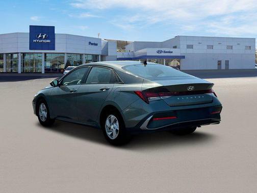 2025 Hyundai ELANTRA SE