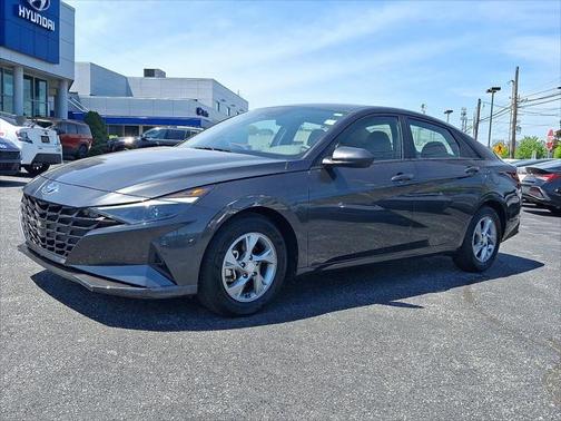 2022 Hyundai ELANTRA SE
