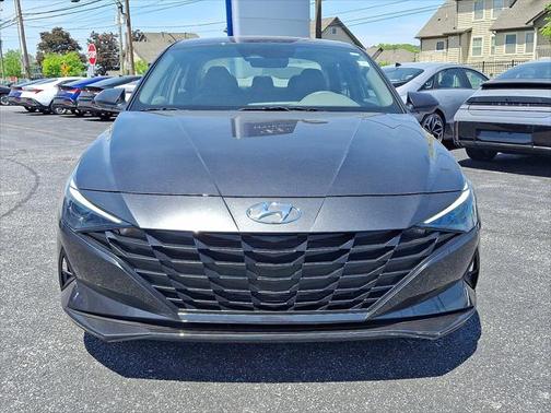 2022 Hyundai ELANTRA SE