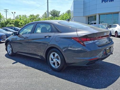 2022 Hyundai ELANTRA SE