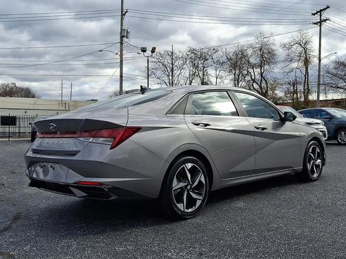 2023 Hyundai ELANTRA Limited