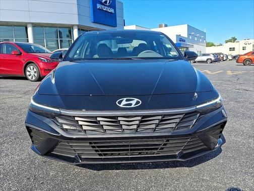 2024 Hyundai ELANTRA SE