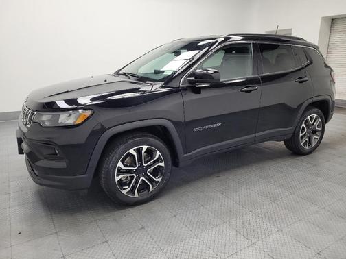 Diamond Black Crystal Pearlcoat 2024 Jeep Compass Latitude