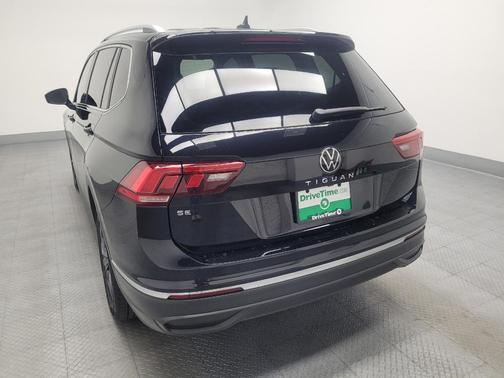 Deep Black Pearl 2022 Volkswagen Tiguan 2.0T SE