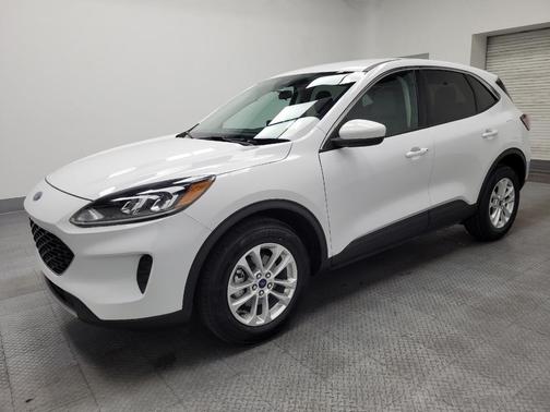 White 2021 Ford Escape SE