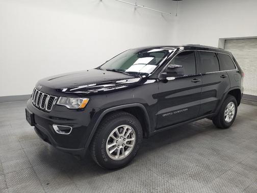 Diamond Black Crystal Pearlcoat 2019 Jeep Grand Cherokee Laredo