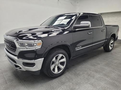 Diamond Black Crystal Pearlcoat 2019 RAM 1500 Limited
