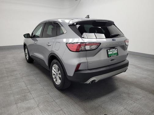 Iconic Silver Metallic 2021 Ford Escape SE