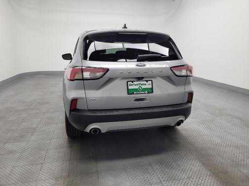 Iconic Silver Metallic 2021 Ford Escape SE