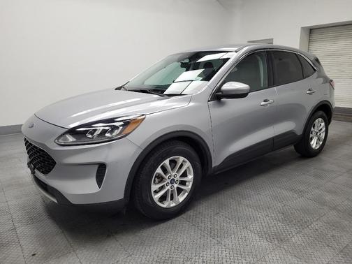 Iconic Silver Metallic 2021 Ford Escape SE